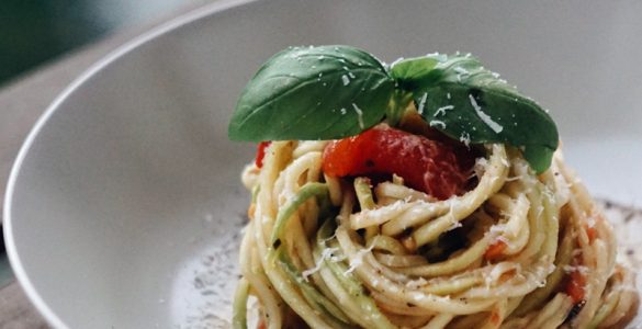 Domates – Fesleğen Soslu Kabak Spagetti