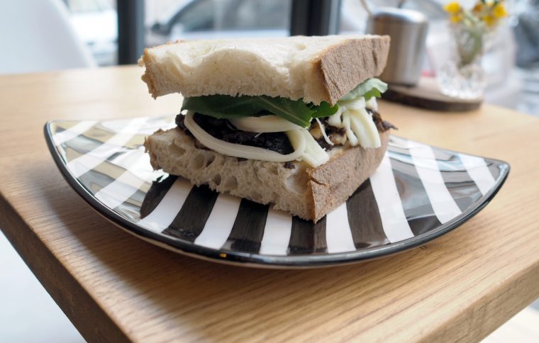 Kuru Domatesli Çeçil Peynirli Tost - Kozmos Kahvaltı