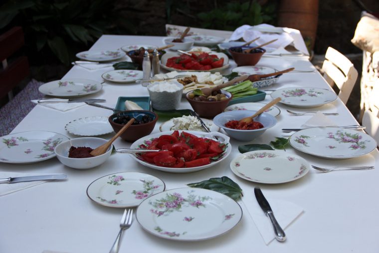 Bozcaada'da Yeme ve İçme Üzerine