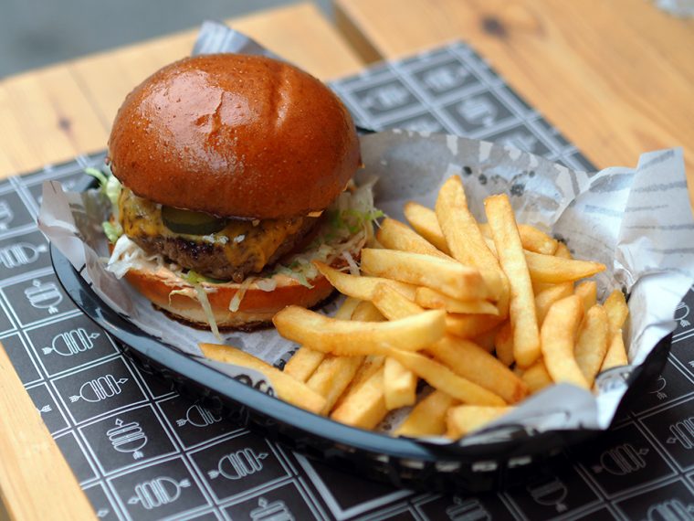 Fabrika Hostel | Pipes Burger Joint