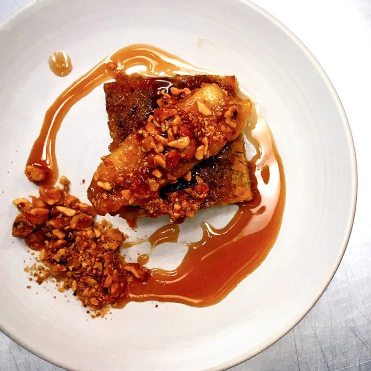 Çok Muzlu Bol Karamelli Kek